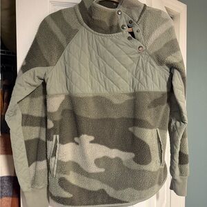 Abercrombie & Fitch Olive Quilted Pullover